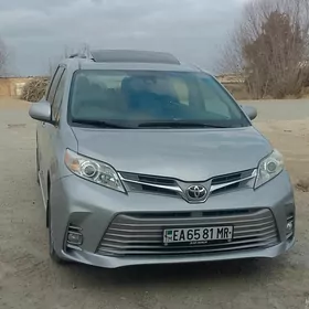 Toyota Sienna 2018