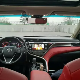 Toyota Camry 2018