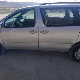 Toyota Sienna 2002