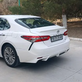 Toyota Camry 2018