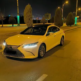 Lexus ES 2019