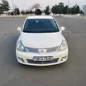 Nissan Versa 2011