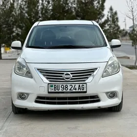 Nissan Versa 2012