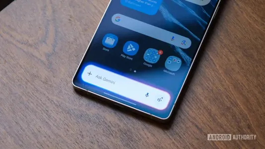 Gemini kömekçisini indi Android-de ekrany blokdan açmazdan ulanyp bolýar