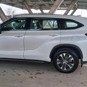 Toyota Highlander 2020