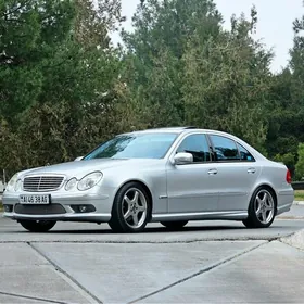 Mercedes-Benz E500 2005