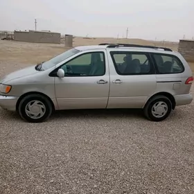 Toyota Sienna 2002