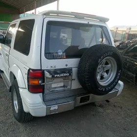 Mitsubishi Pajero 1992