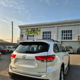 Toyota Highlander 2018