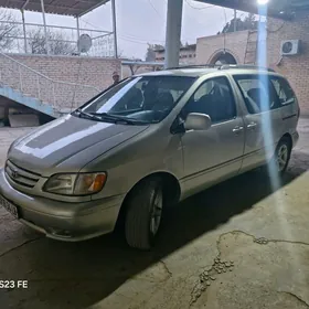 Toyota Sienna 2002