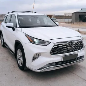 Toyota Highlander 2021