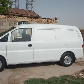 Hyundai H-1 2002