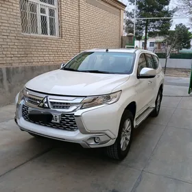 Mitsubishi Montero 2019