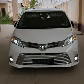 Toyota Sienna 2018