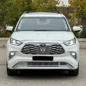 Toyota Highlander 2020