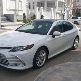 Toyota Camry 2021