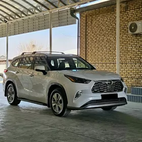 Toyota Highlander 2021