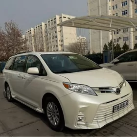 Toyota Sienna 2019