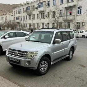 Mitsubishi Pajero 2010