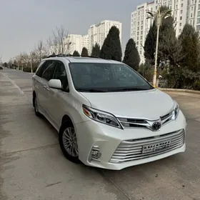 Toyota Sienna 2019