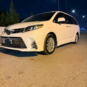 Toyota Sienna 2018