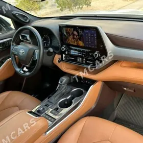 Toyota Highlander 2020