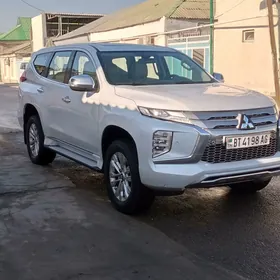 Mitsubishi Pajero 2020