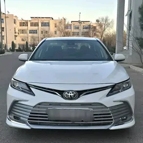 Toyota Camry 2021