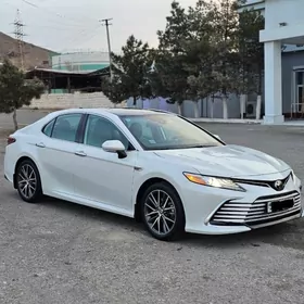 Toyota Camry 2021