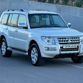 Mitsubishi Pajero 2020