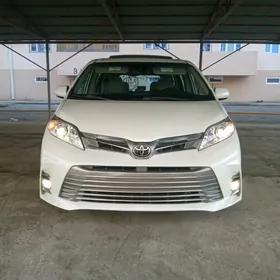 Toyota Sienna 2020