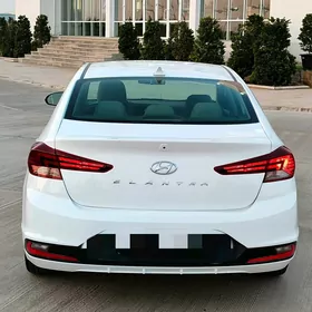 Hyundai Elantra 2019