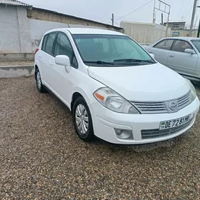 Nissan Versa 2011