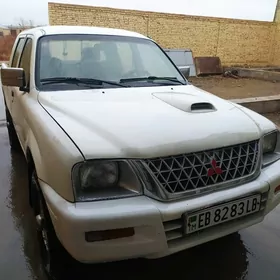 Mitsubishi L200 2003