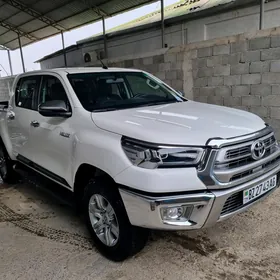 Toyota Hilux 2023