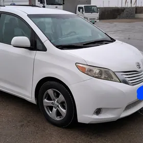 Toyota Sienna 2016