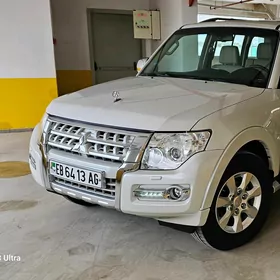 Mitsubishi Pajero 2015