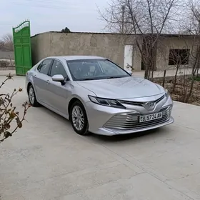 Toyota Camry 2019