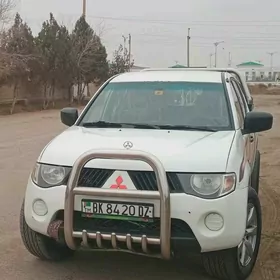 Mitsubishi L200 2010