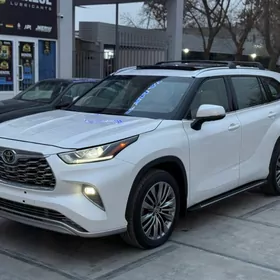 Toyota Highlander 2021