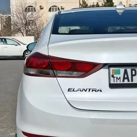 Hyundai Elantra 2019