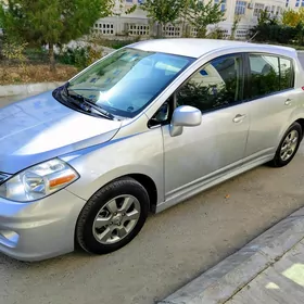 Nissan Versa 2011