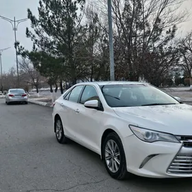 Toyota Camry 2017