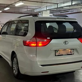 Toyota Sienna 2019