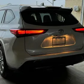 Toyota Highlander 2021