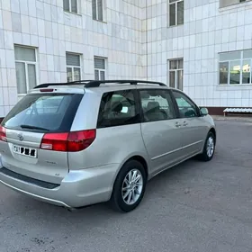 Toyota Sienna 2004