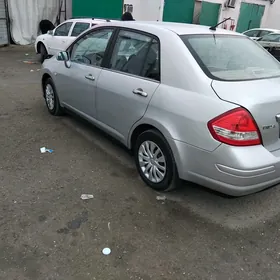 Nissan Tiida 2008