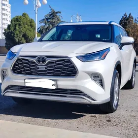 Toyota Highlander 2021