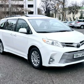 Toyota Sienna 2019