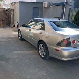 Lexus IS 2000